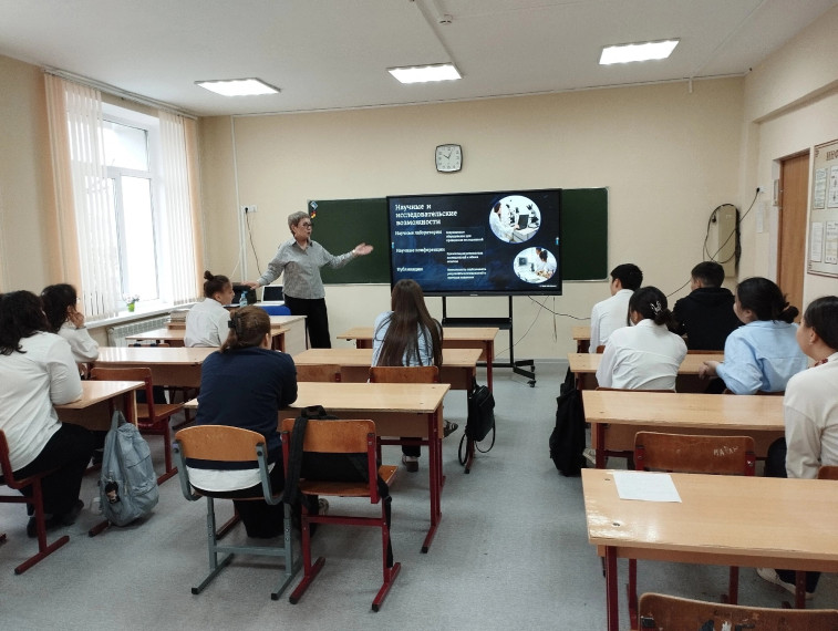 Встреча учеников 11 класса с представителями высшего учебного заведения нашей республики.